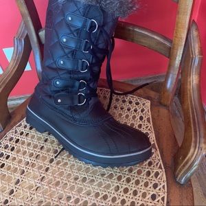 Sorel size 9.5 winter boot